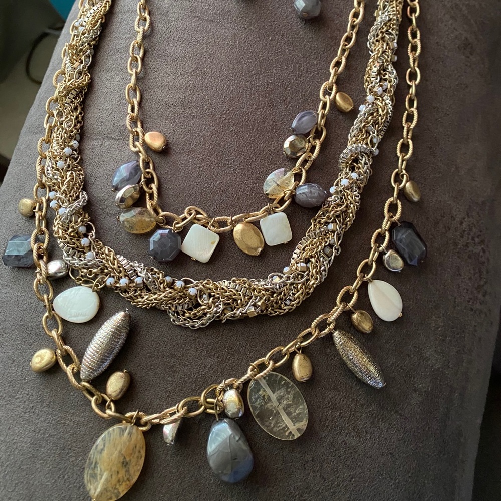 Gorgeous Necklace and Earring Set